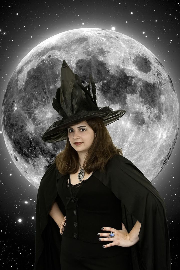 IMAGE: http://i690.photobucket.com/albums/vv262/Phil21080/Leslie_Witch_Lorez.jpg