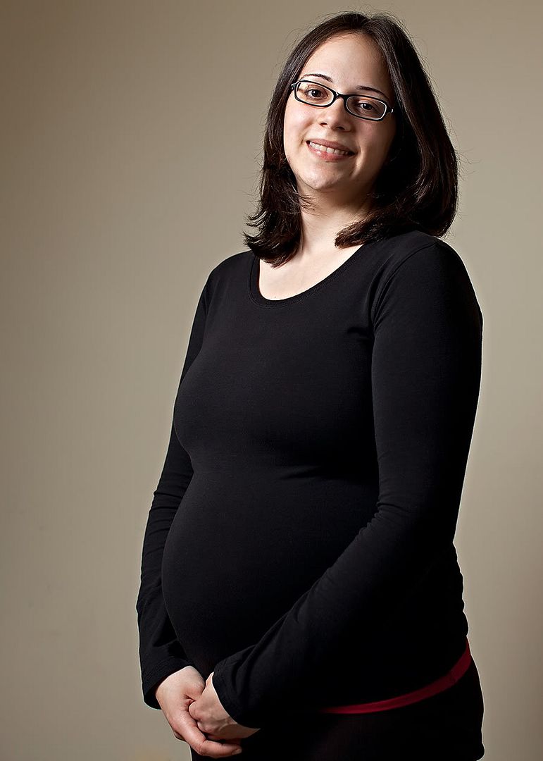 IMAGE: http://i690.photobucket.com/albums/vv262/Phil21080/leslie_28_weeks-lo.jpg